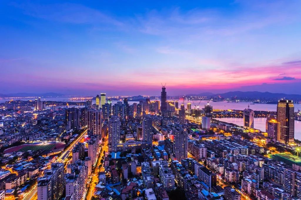 福建，致敬领导与同胞的团结力量